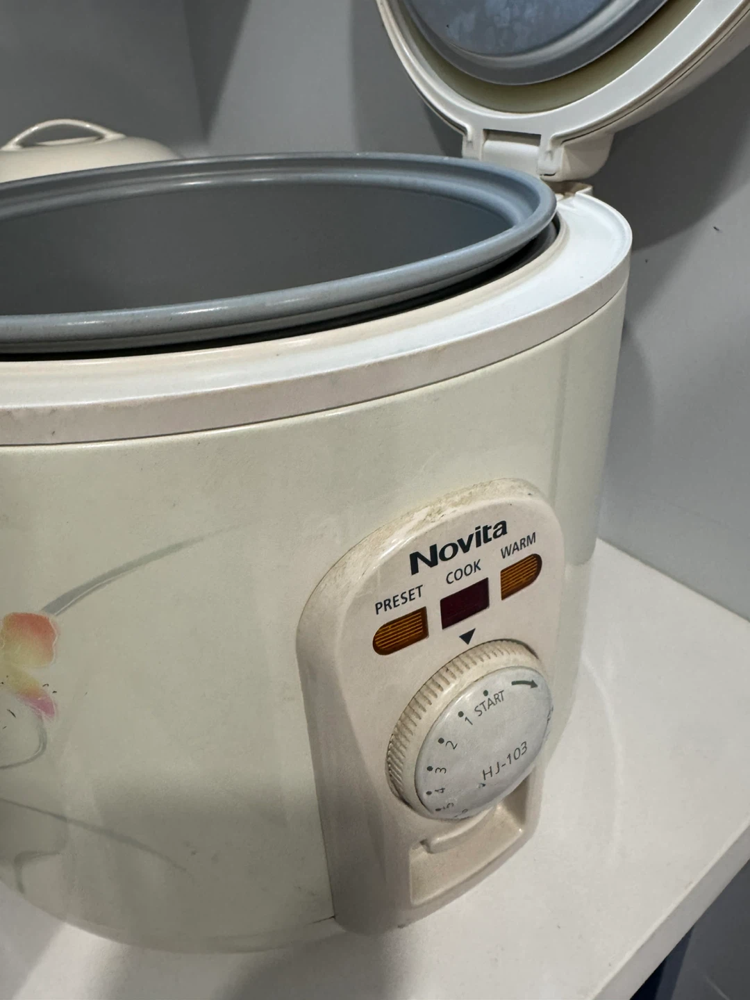 Novita HJ-103 Rice Cooker - photo 4