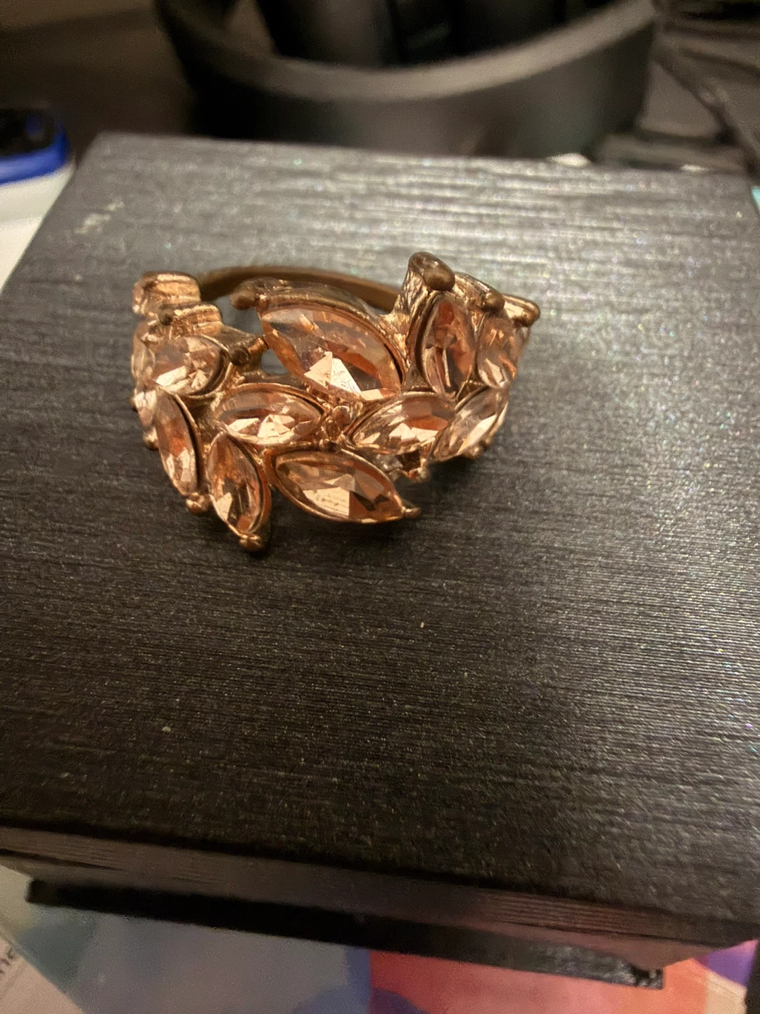 Rose Gold Leaf Ring with Crystals size 7 - photo 2