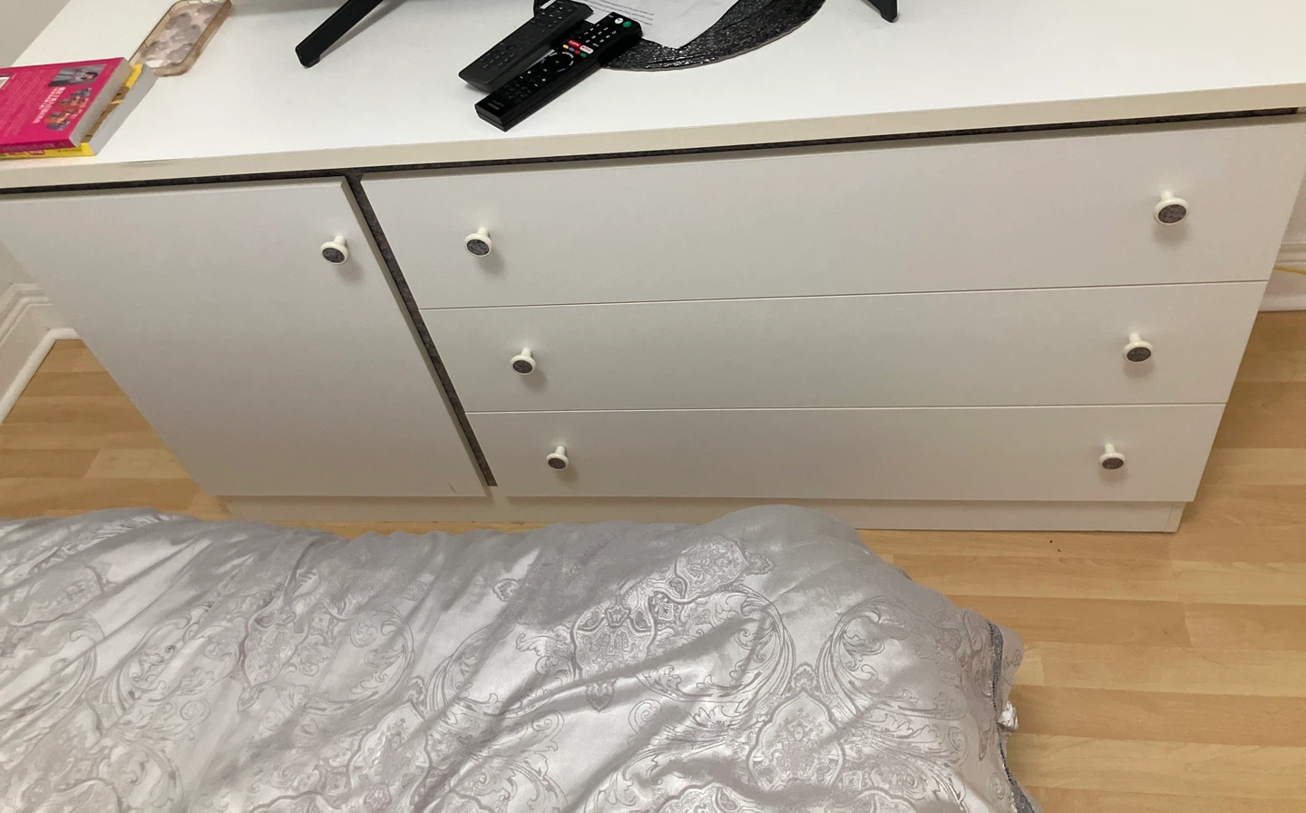 White 5-Drawer Dresser - photo 2