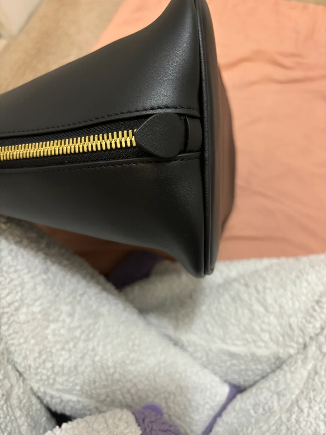 MIU Black Leather Dome Handbag - photo 5