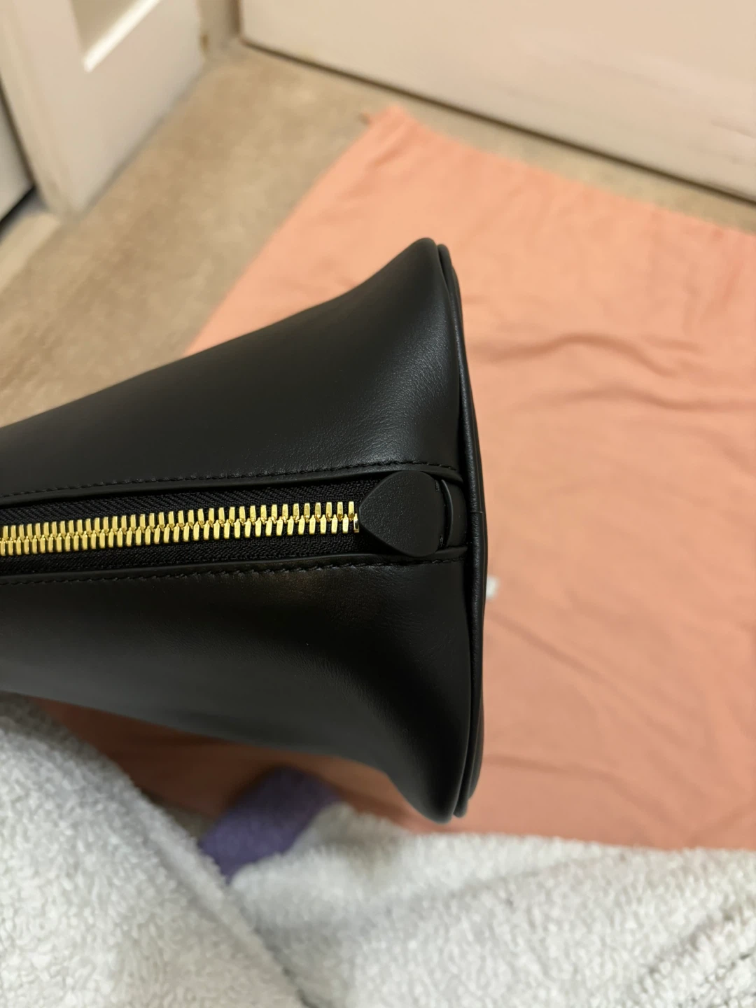 MIU Black Leather Dome Handbag - photo 4