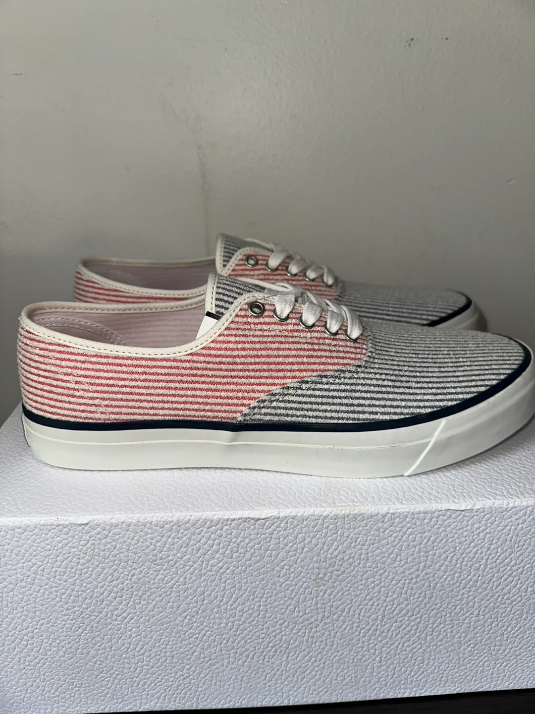 Sperry Top-Sider Striped Canvas Sneakers Size 10