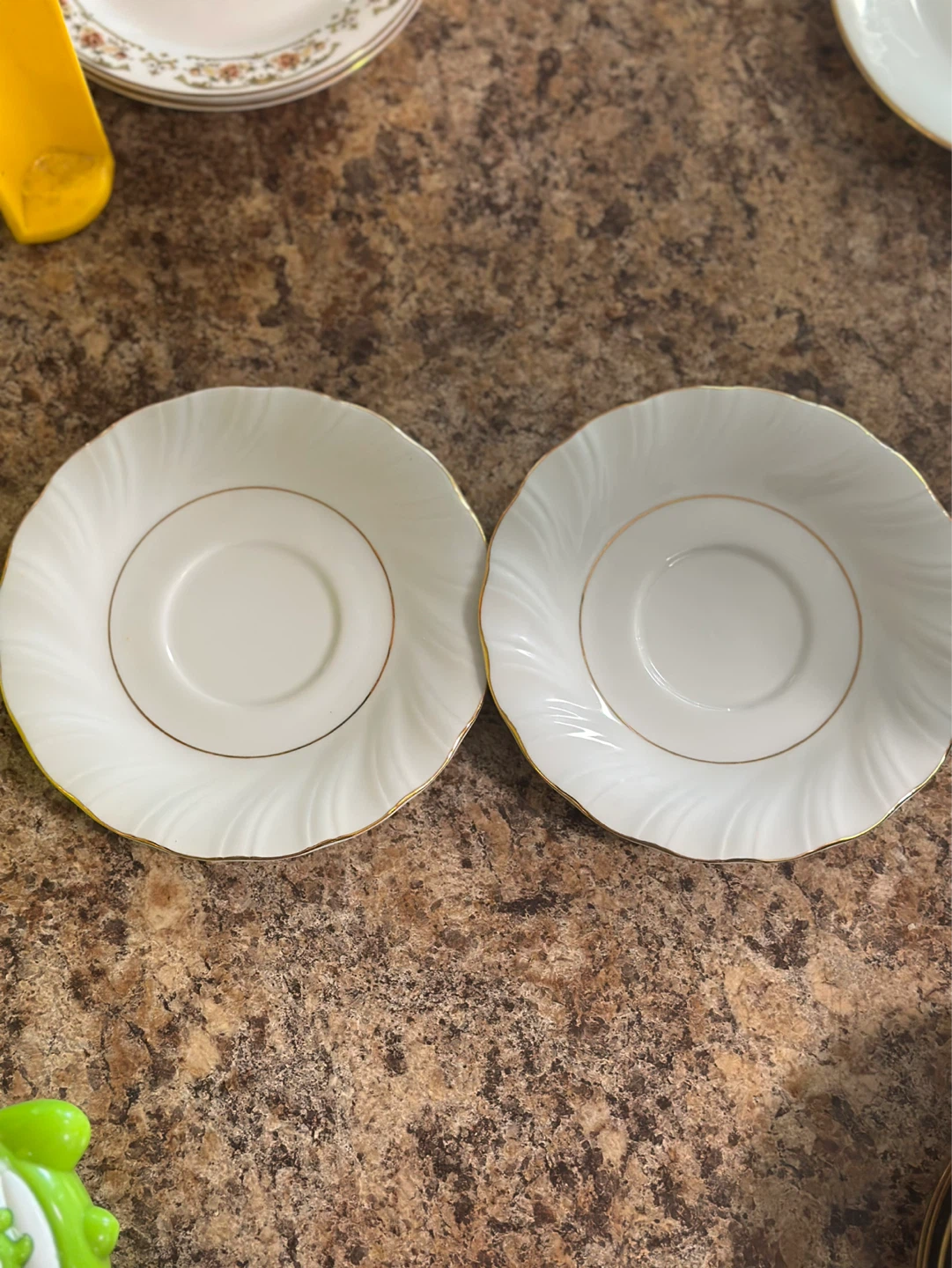 Set of 2 White Teacups Saucers with Gold Trim - photo 2