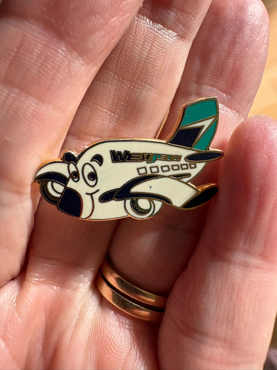 Westjet Pin $5 firm