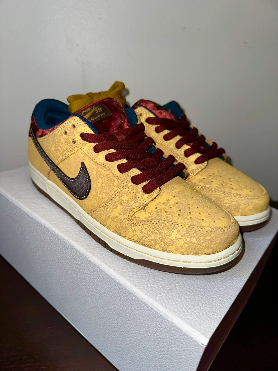 Nike SB Dunk Low Pro "Paisley" Yellow Velvet - photo 2