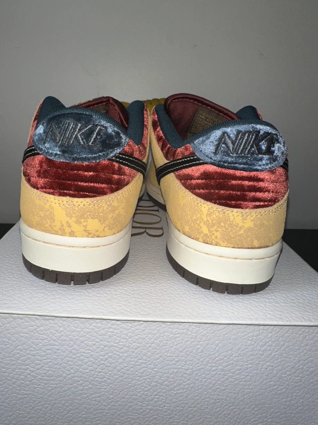 Nike SB Dunk Low Pro "Paisley" Yellow Velvet - photo 5