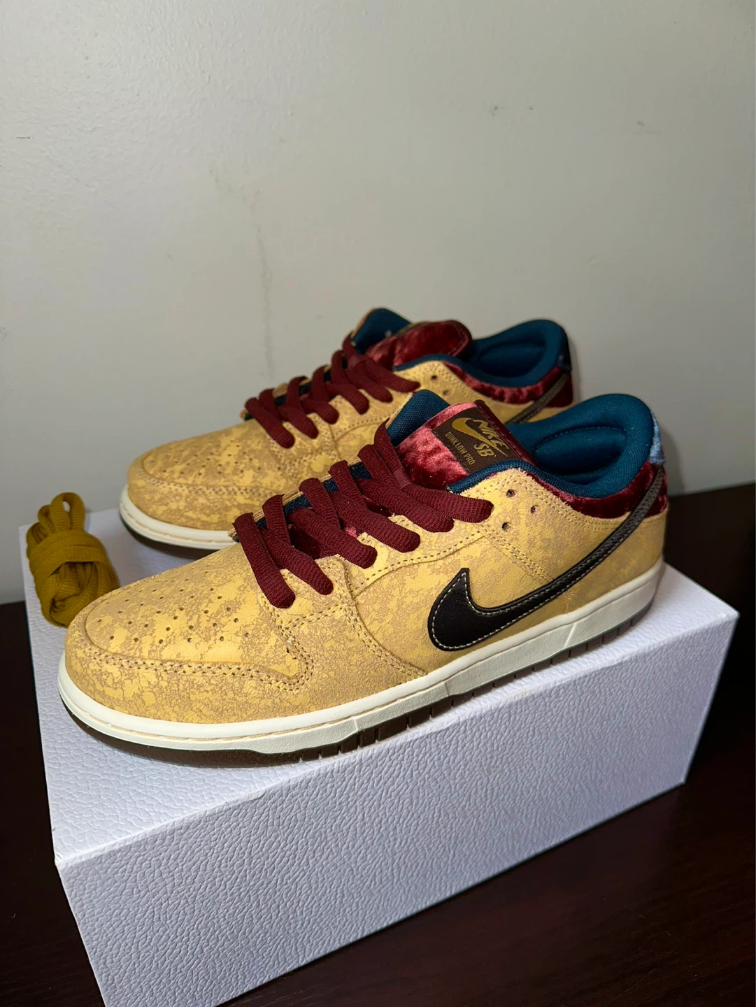 Nike SB Dunk Low Pro "Paisley" Yellow Velvet