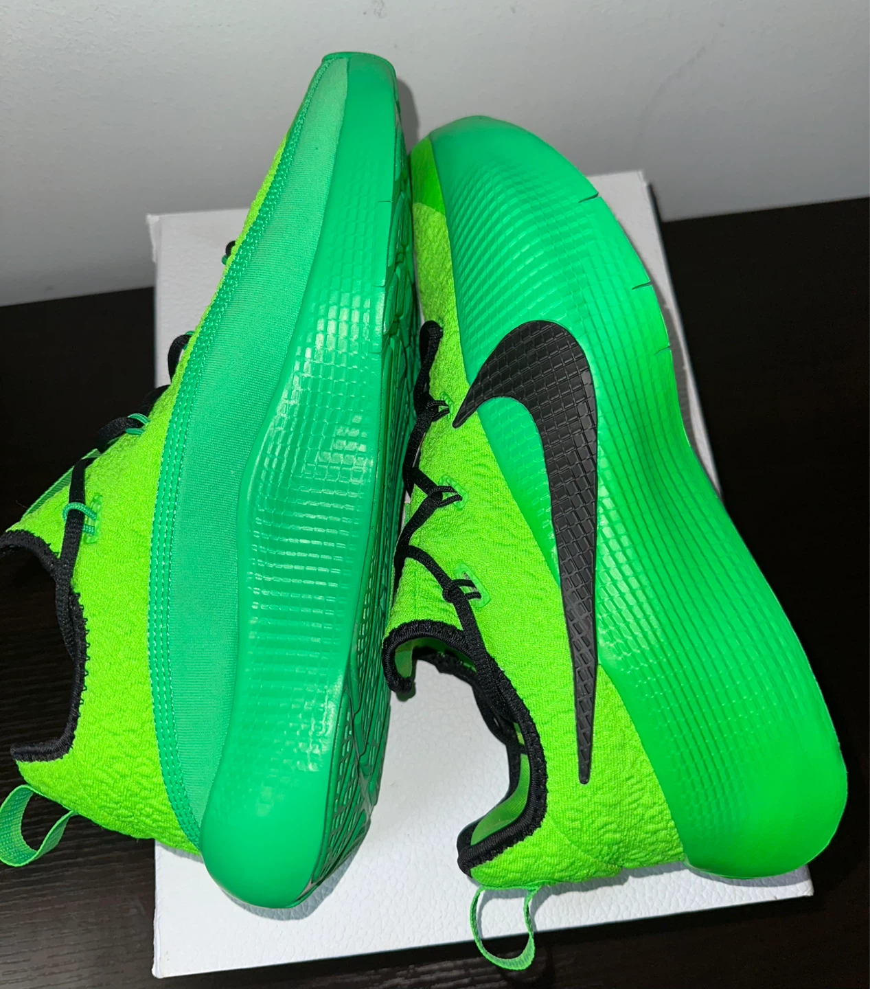 Nike LeBron Witness 6 Bright Green Basketball Shoes - photo 2
