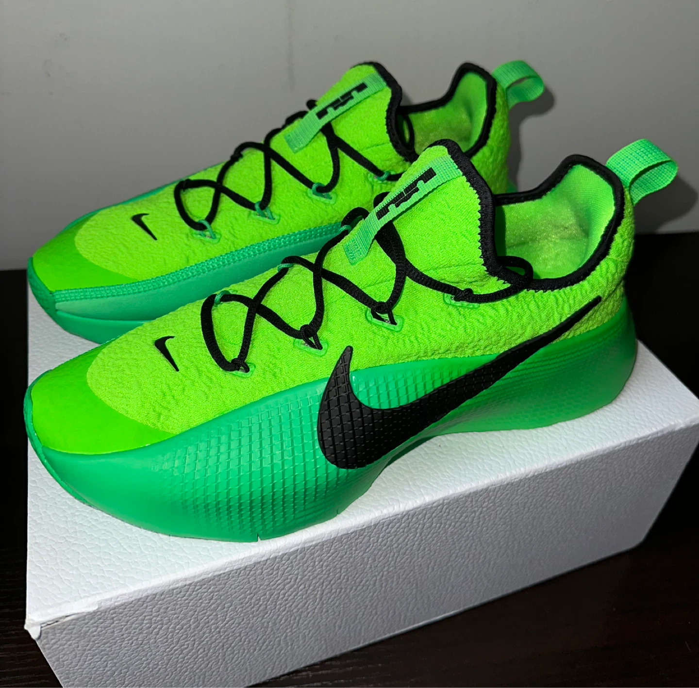 Nike LeBron Witness 6 Bright Green Basketball Shoes