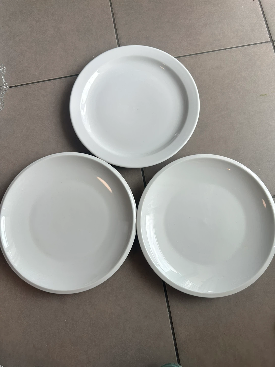 Set of 3 white dinner plates