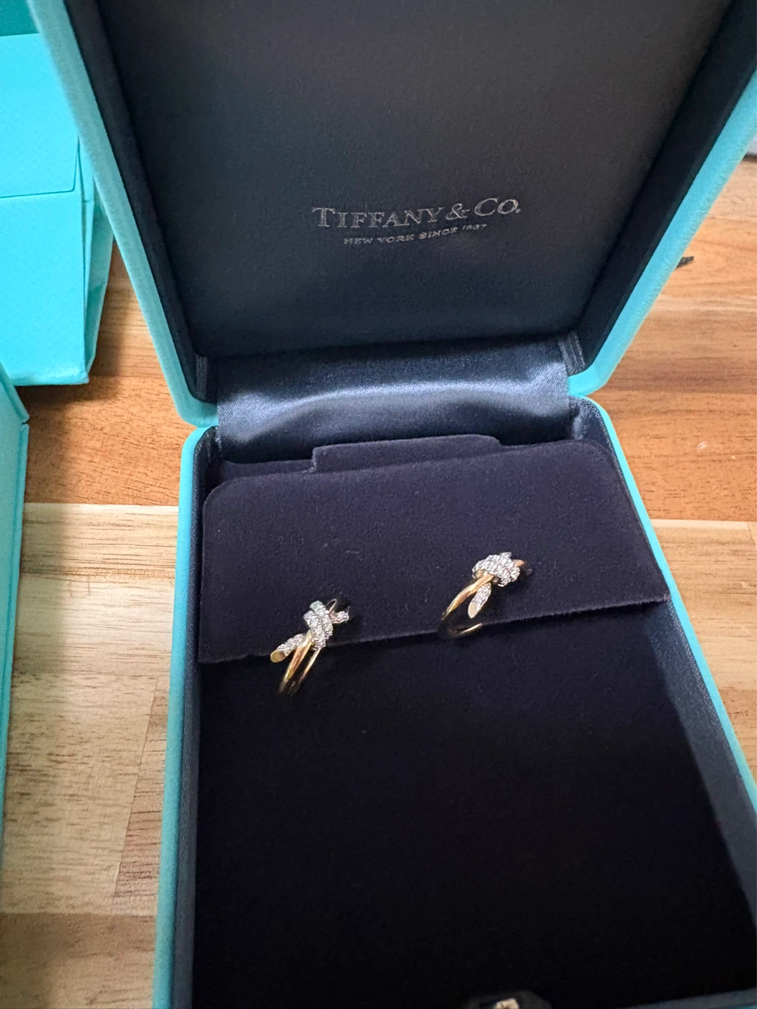 Tiffany & Co. Knot Hoop Earrings Yellow Gold with Diamonds - photo 3