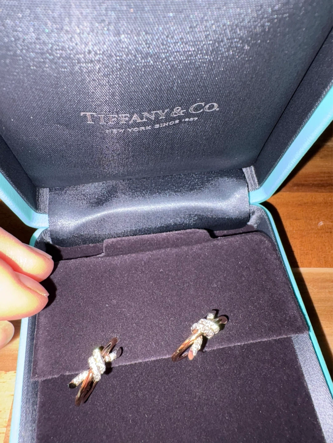 Tiffany & Co. Knot Hoop Earrings Yellow Gold with Diamonds - photo 2