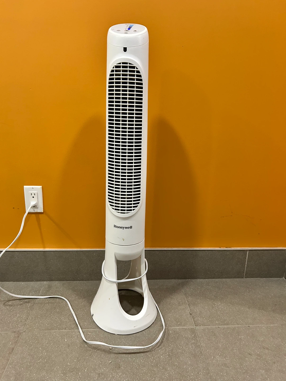 Honeywell QuietSet Tower Fan - photo 2