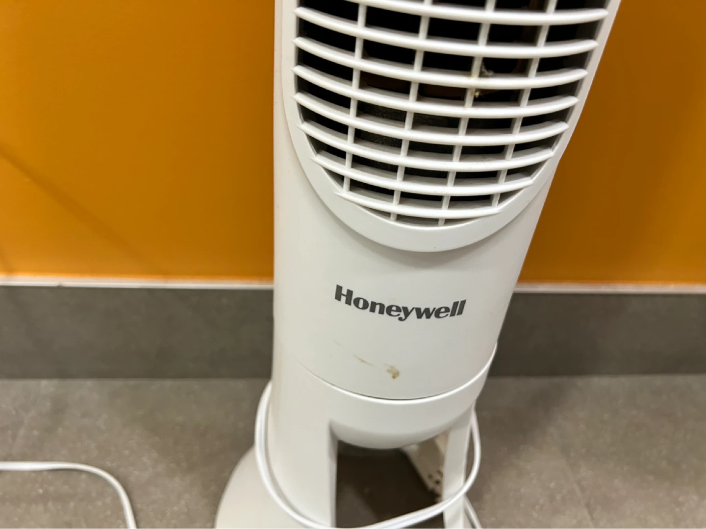 Honeywell QuietSet Tower Fan - photo 3