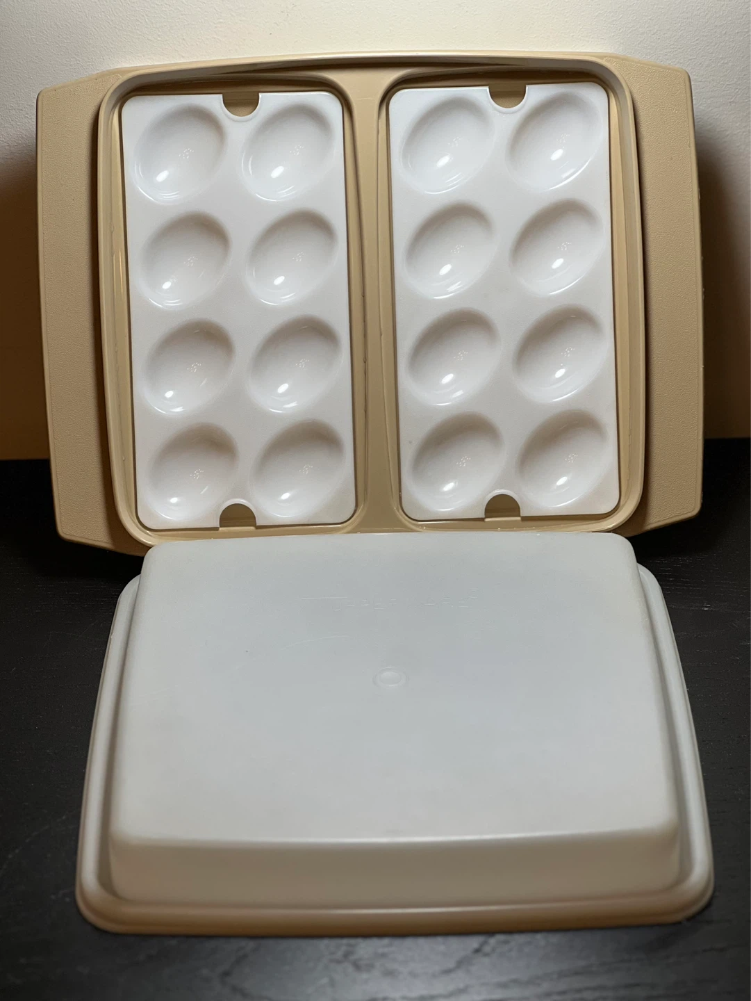Vintage Tupperware Deviled Egg Keeper/Carrier Almond/Beige w/Lid - photo 4