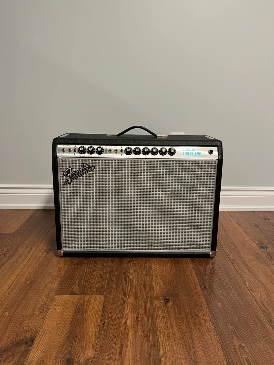 Fender 68 Vibrolux Reverb-Amp Guitar Amplifier