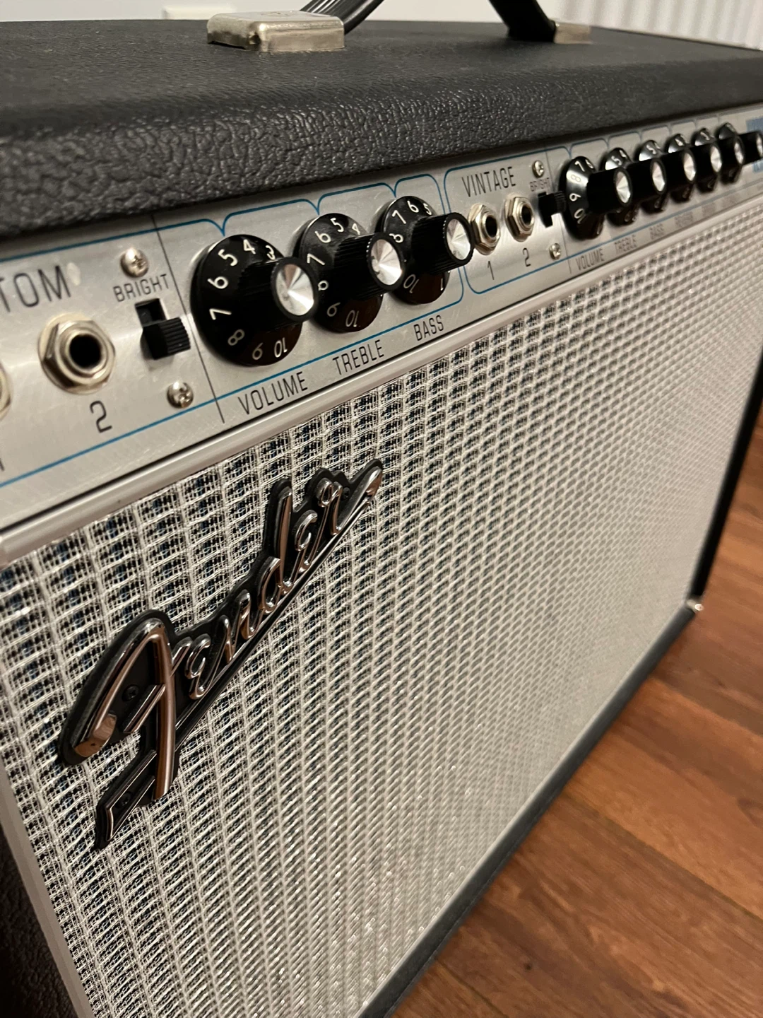 Fender 68 Vibrolux Reverb-Amp Guitar Amplifier - photo 3