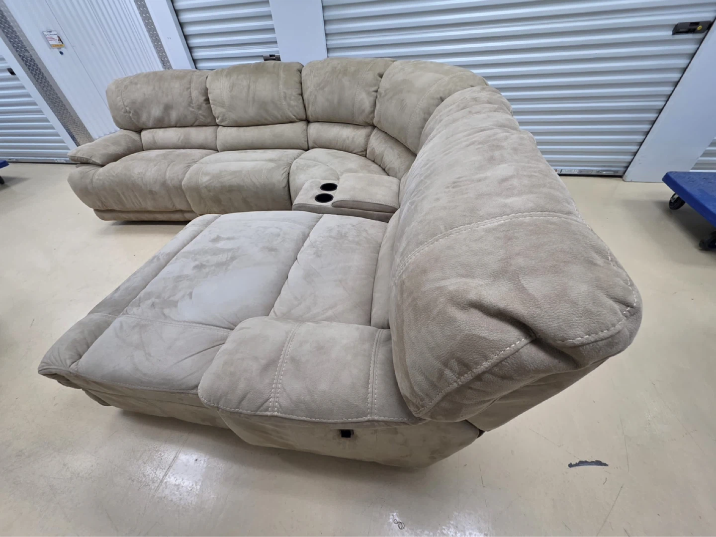 Sectional Reclining Sofa with Cup Holders - photo 4
