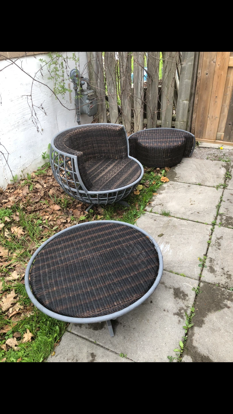 Wicker Patio Chair with Grey Frame
