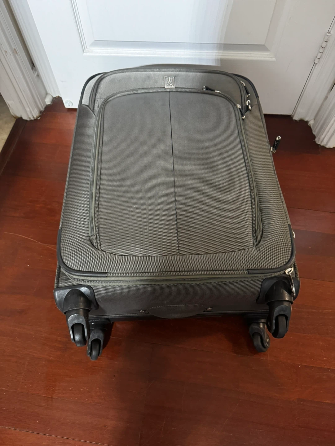 Travelpro Luggage Grey Rolling Suitcase - photo 3
