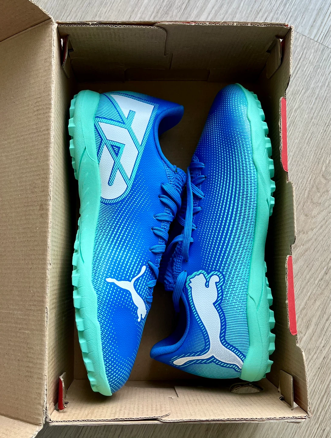 Puma Soccer Cleats/ Football Shoes - Size US 7