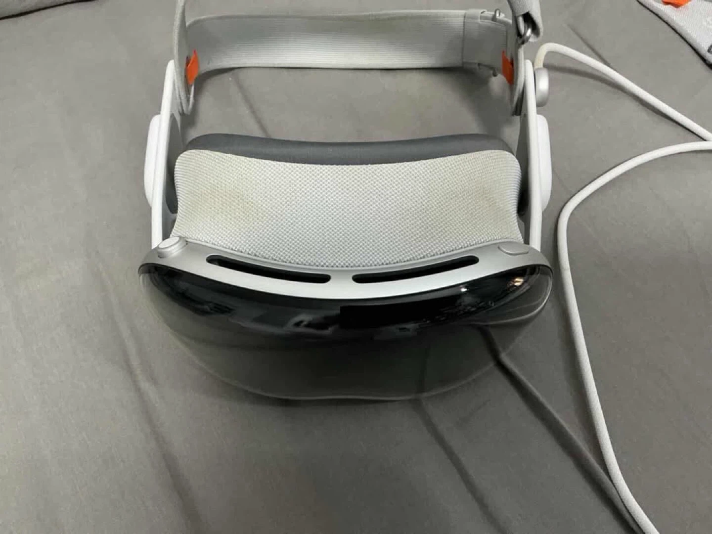 Apple Vision Pro VR Headset - photo 3
