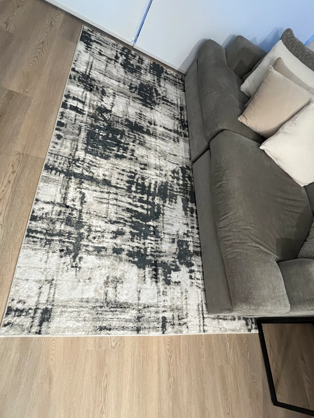 Modern Abstract Area Rug – 5x8 - photo 3