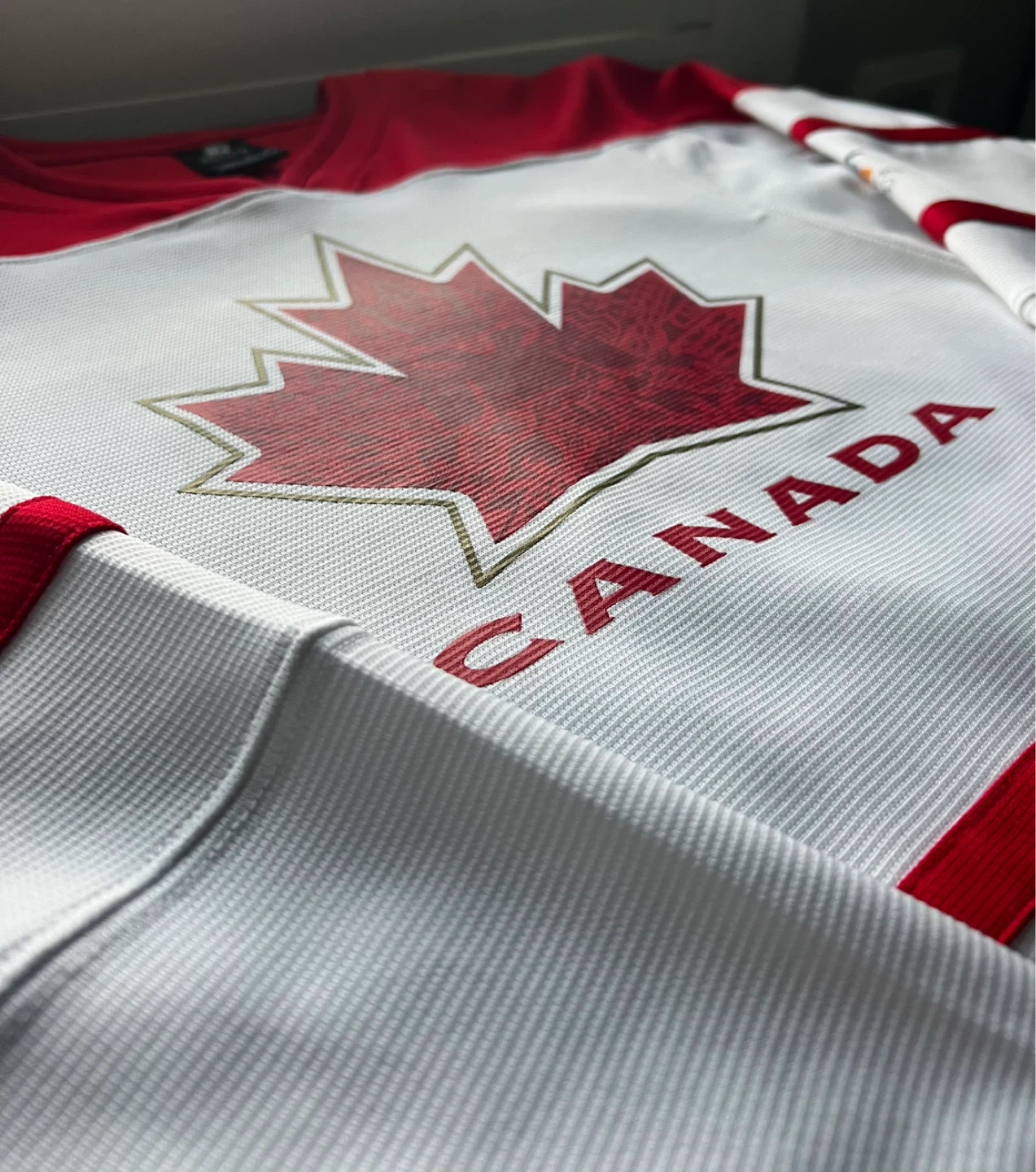 Vancouver 2010 Canada Hockey Jersey (Kids Large) - photo 2