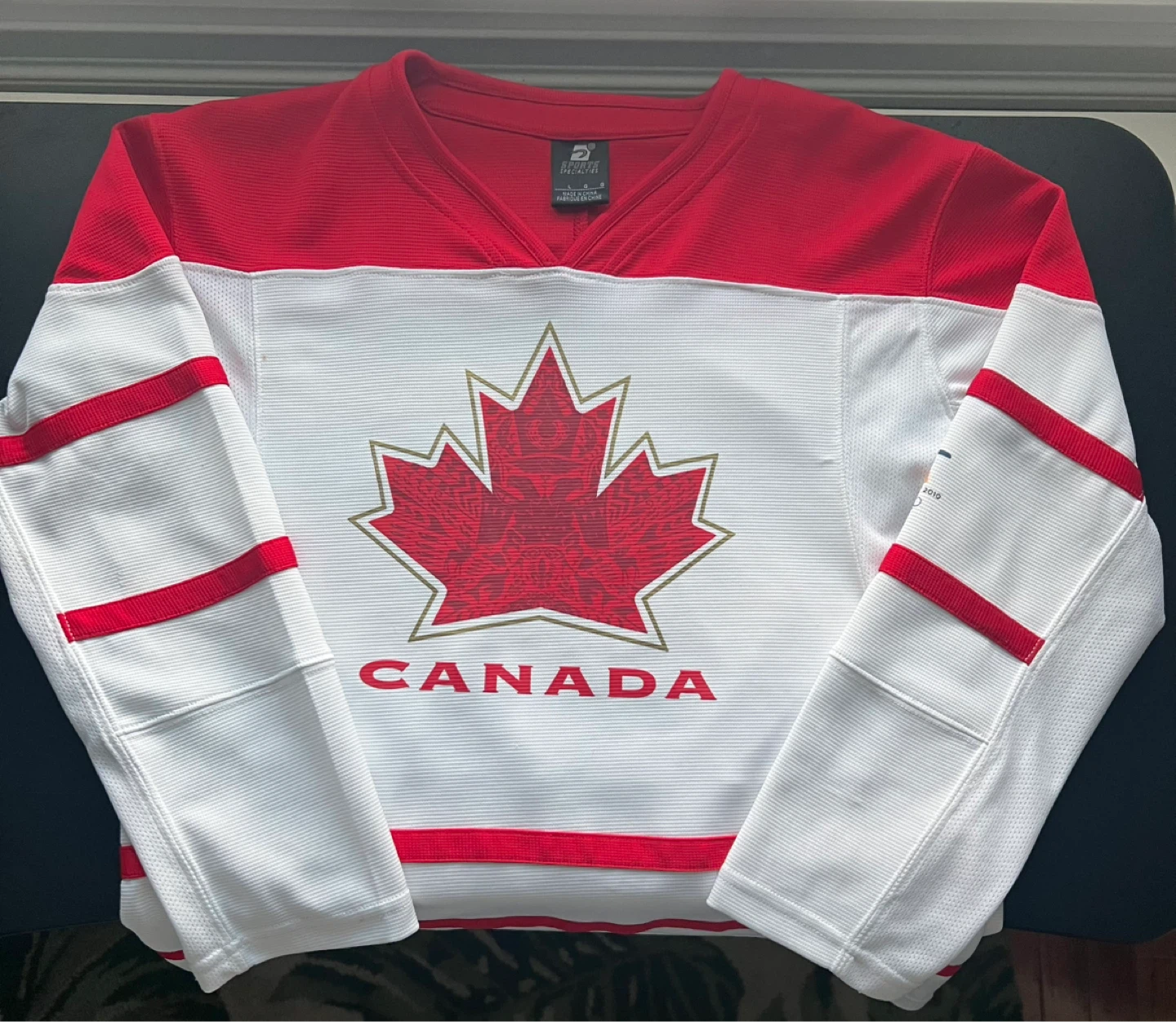 Vancouver 2010 Canada Hockey Jersey (Kids Large)