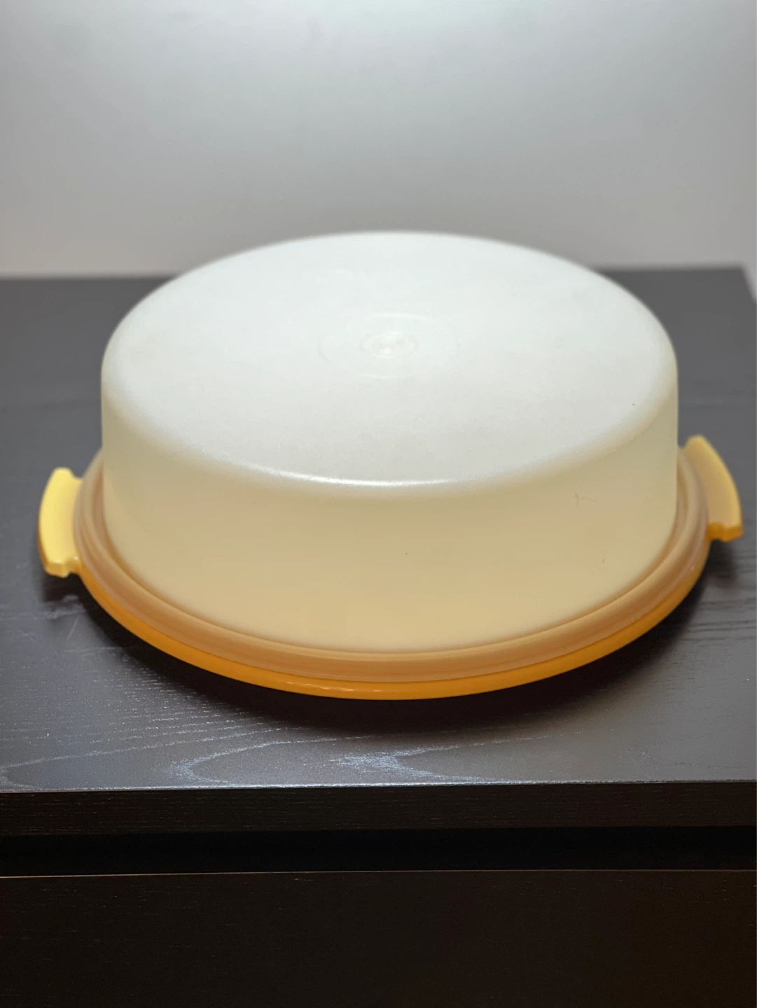 Vintage Tupperware Harvest Gold Pie or Cake Taker