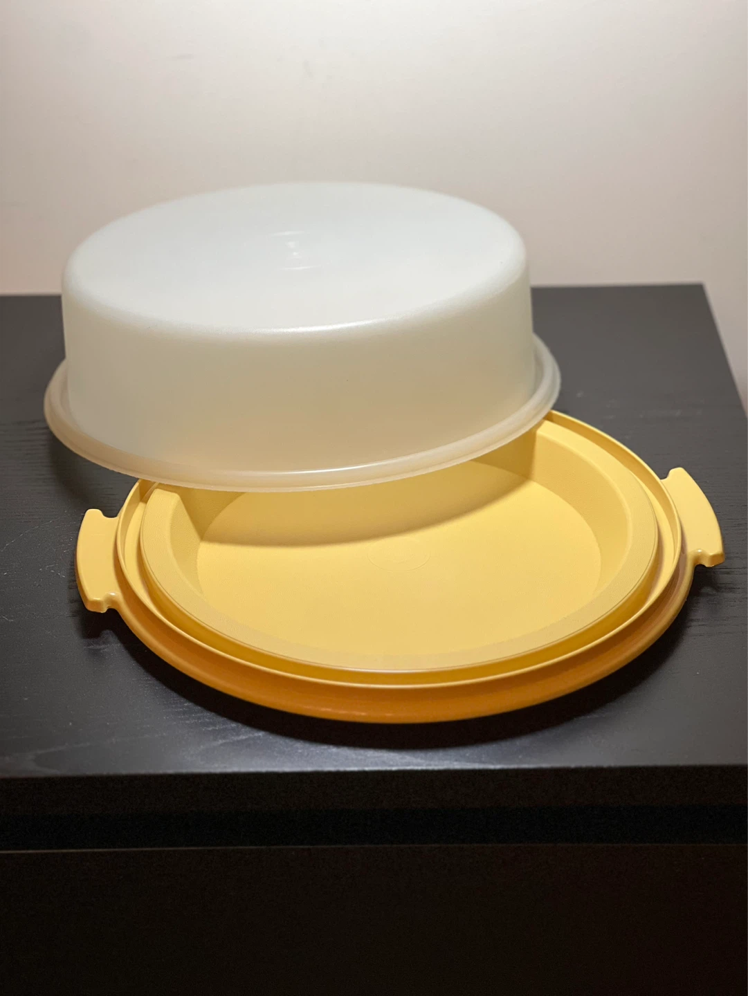 Vintage Tupperware Harvest Gold Pie or Cake Taker - photo 5