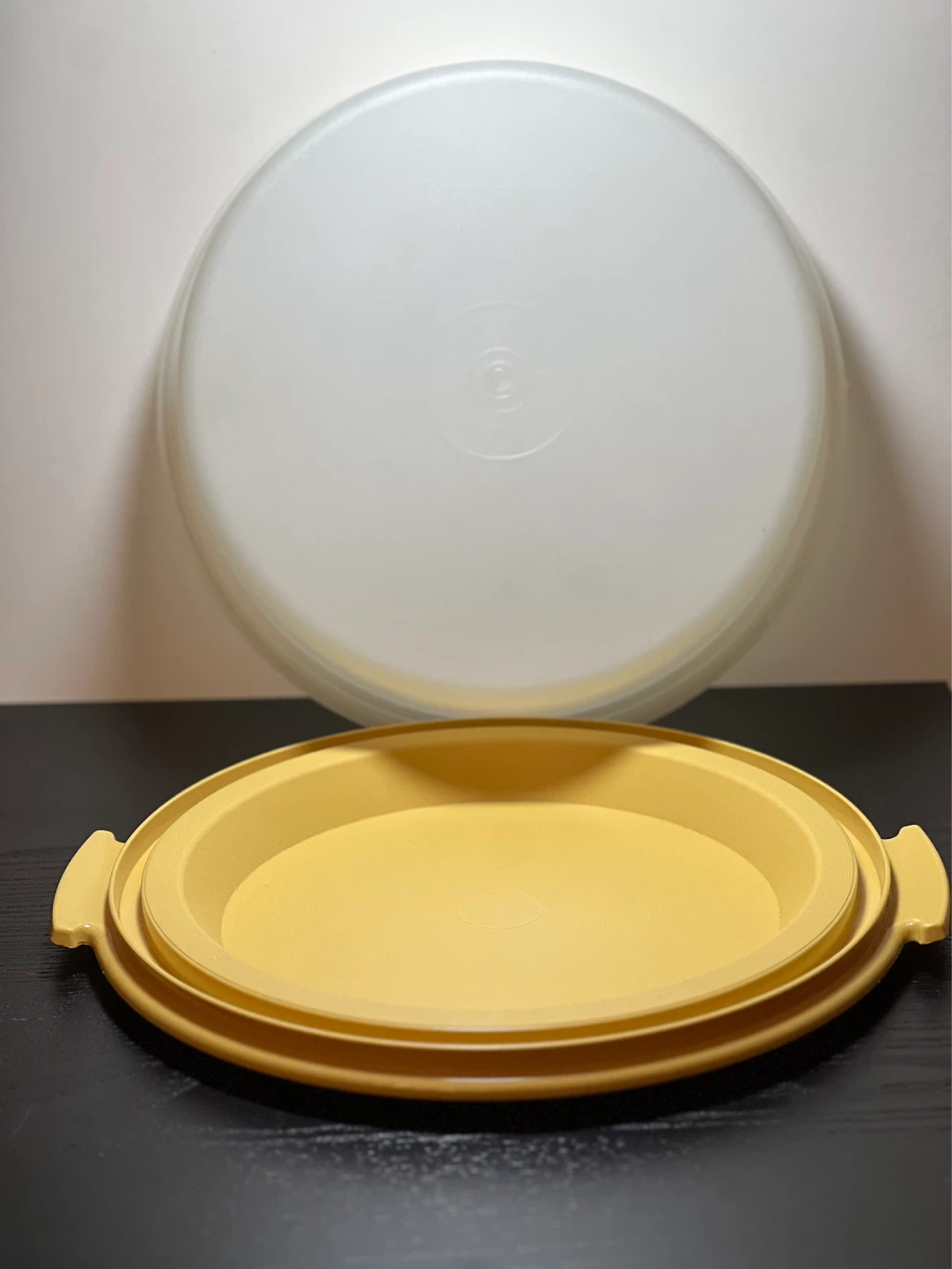 Vintage Tupperware Harvest Gold Pie or Cake Taker - photo 4