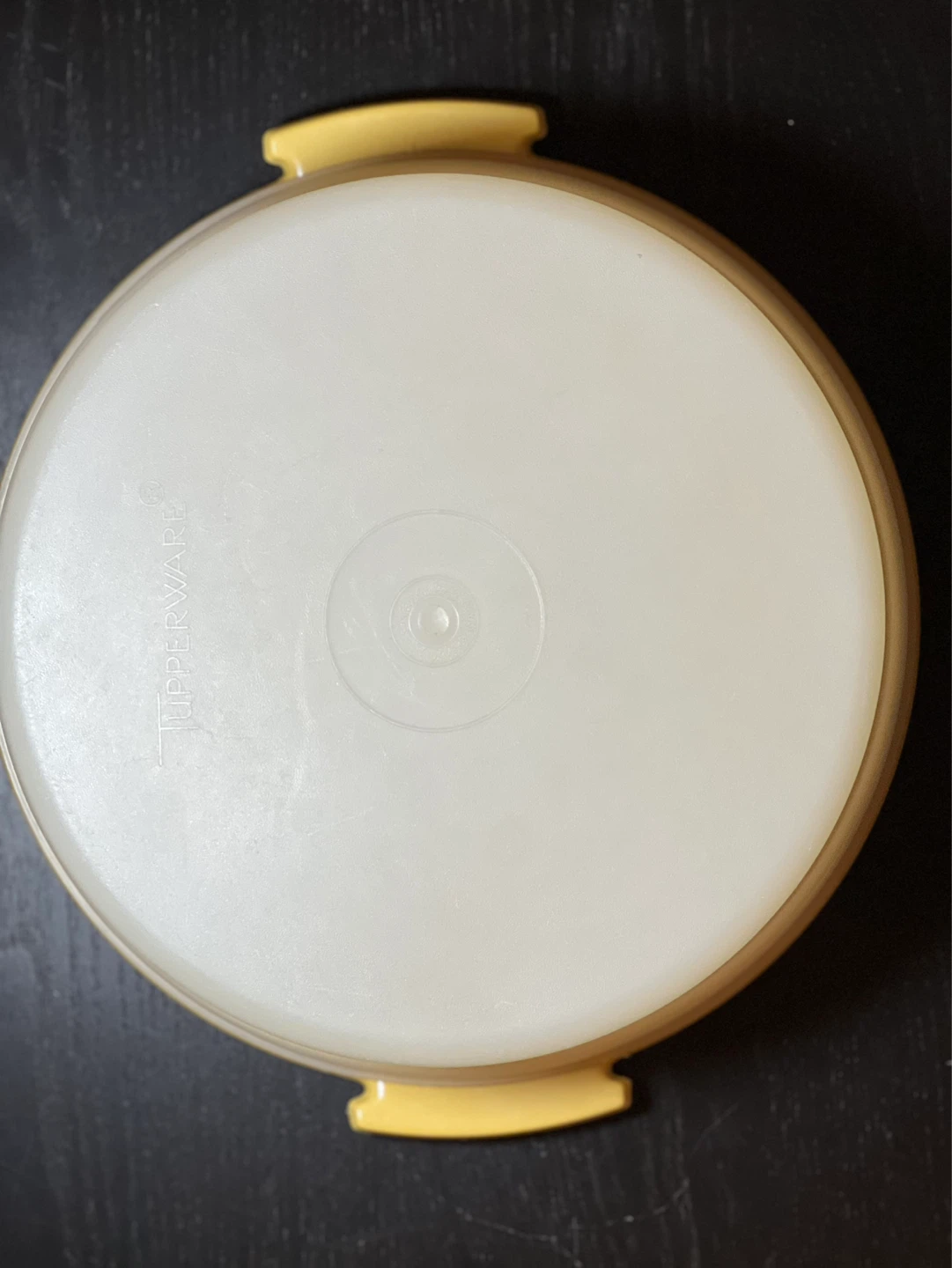 Vintage Tupperware Harvest Gold Pie or Cake Taker - photo 3