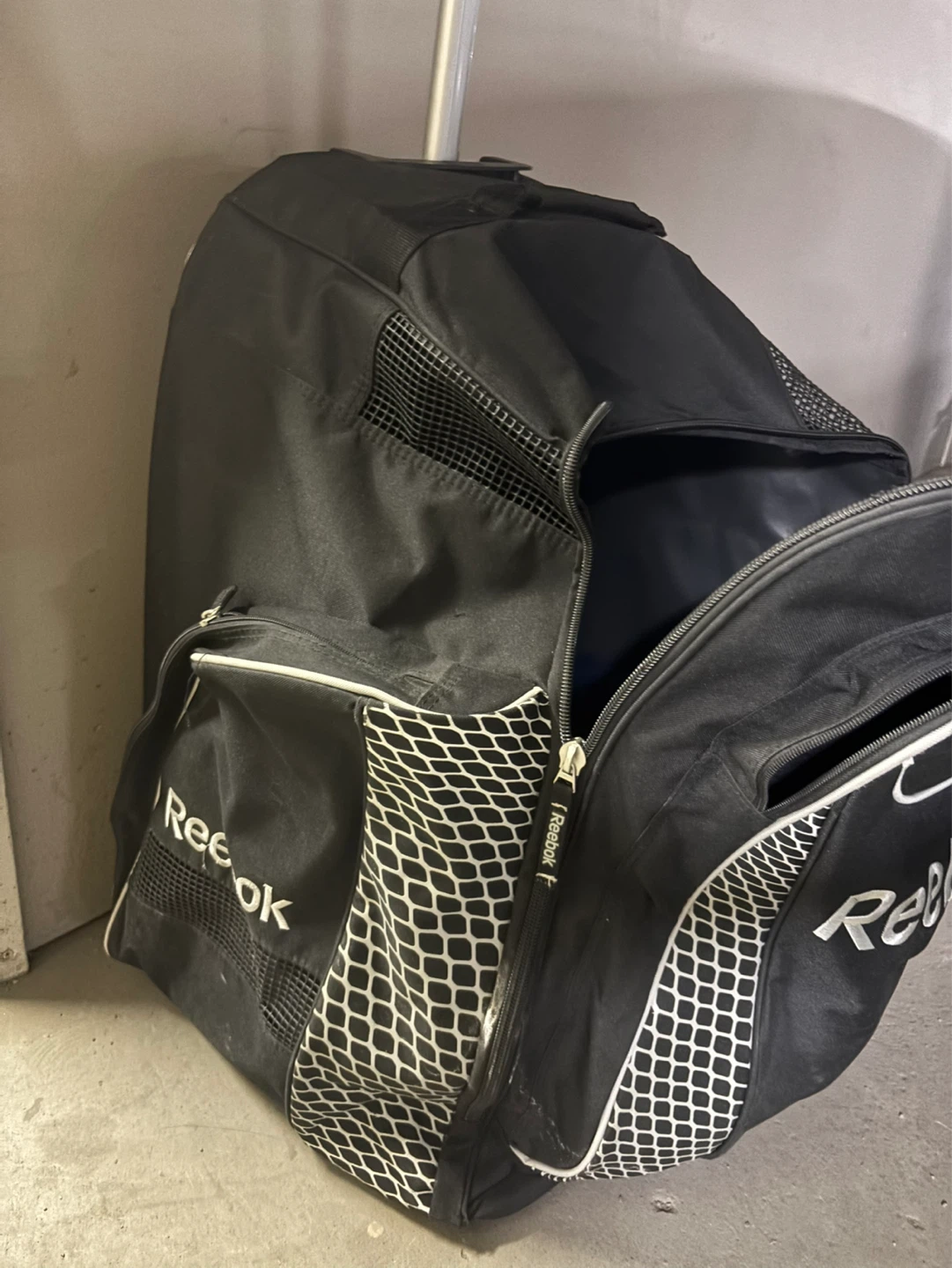 Reebok Black Rolling Duffel Bag - photo 2