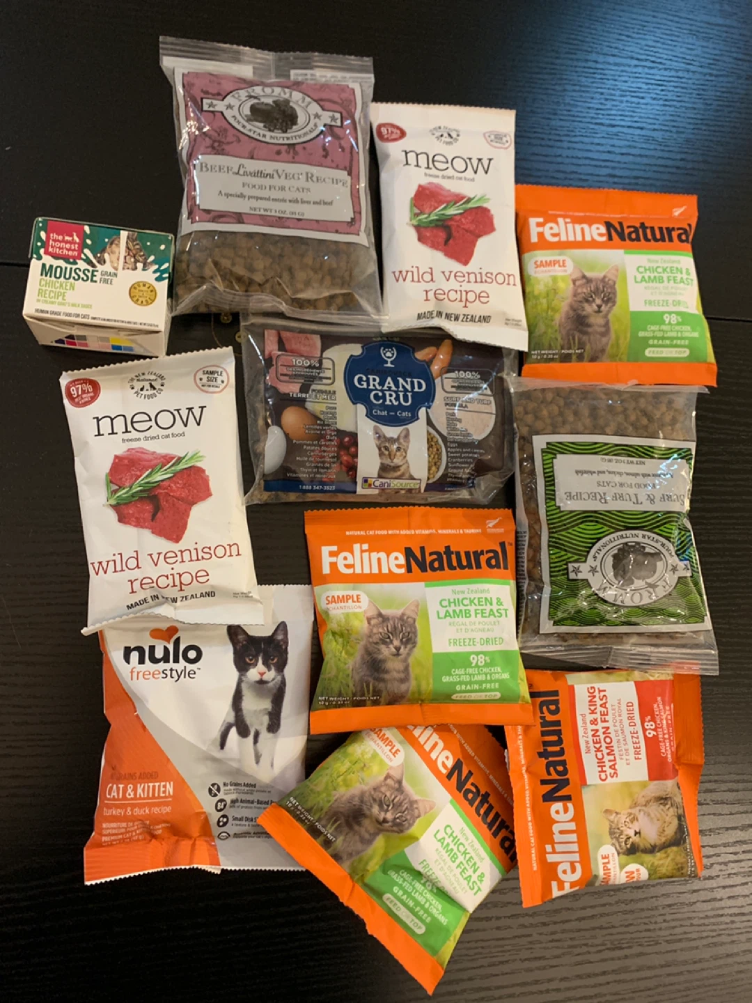 ‼️MUST GO‼️ A LOT of Assorted Cat Food Samples - photo 2