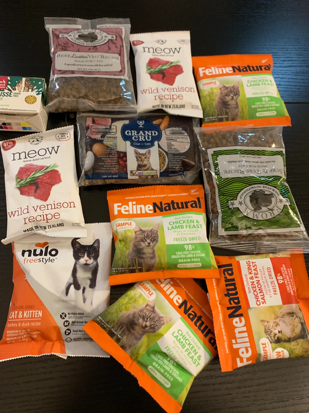 ‼️MUST GO‼️ A LOT of Assorted Cat Food Samples