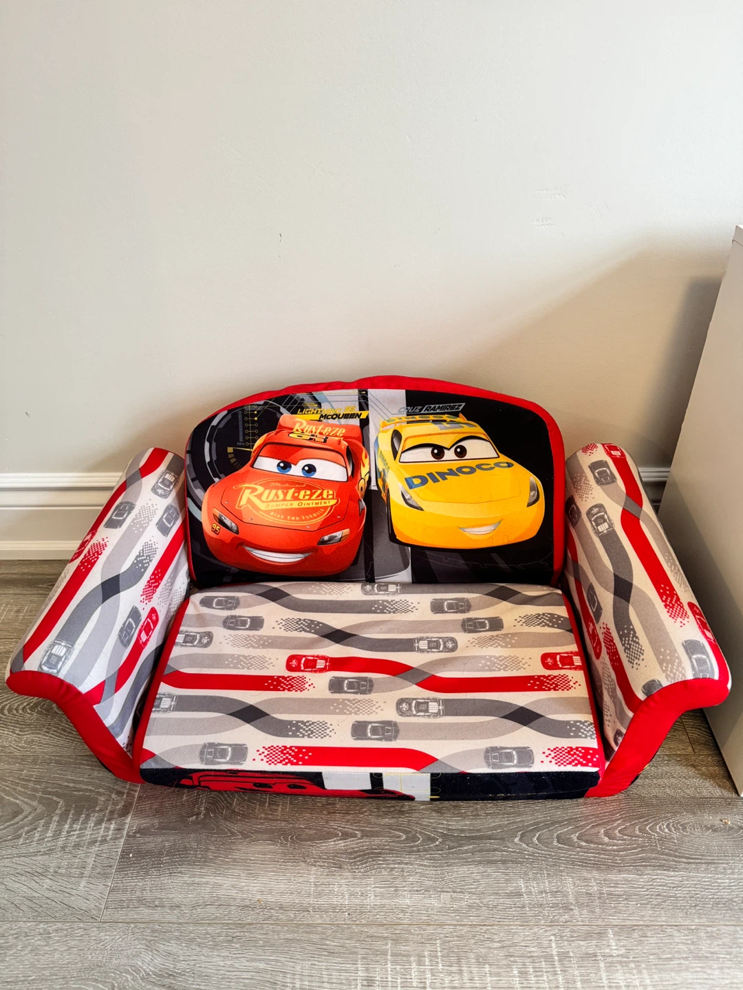 Disney Pixar Cars Lightning McQueen Child's Armchair