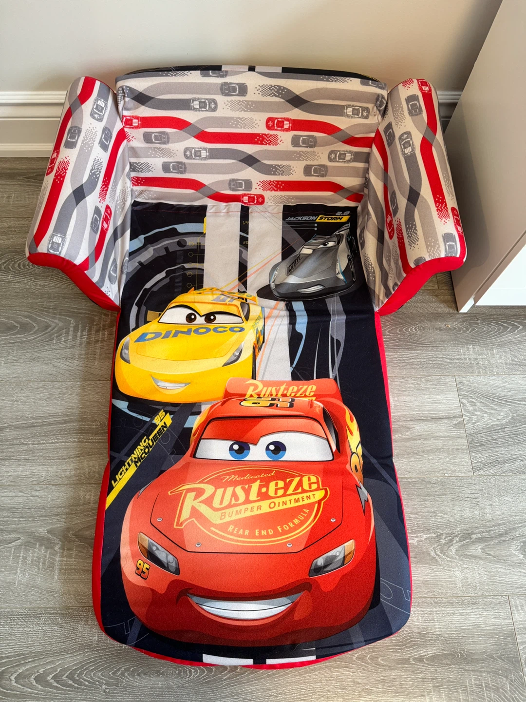 Disney Pixar Cars Lightning McQueen Child's Armchair - photo 2