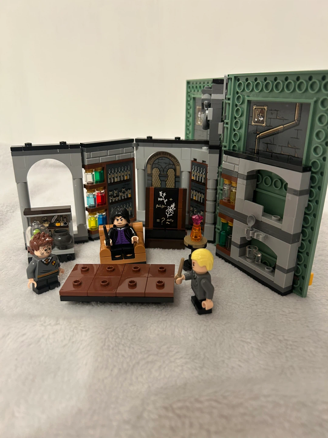 Harry Potter LEGO set Defence Against the Dark Arts classroom - photo 2
