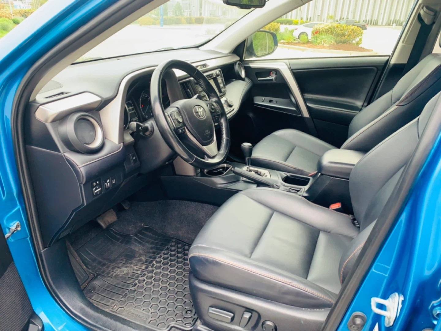 2017 Blue Toyota RAV4 Hybrid XLE - photo 4