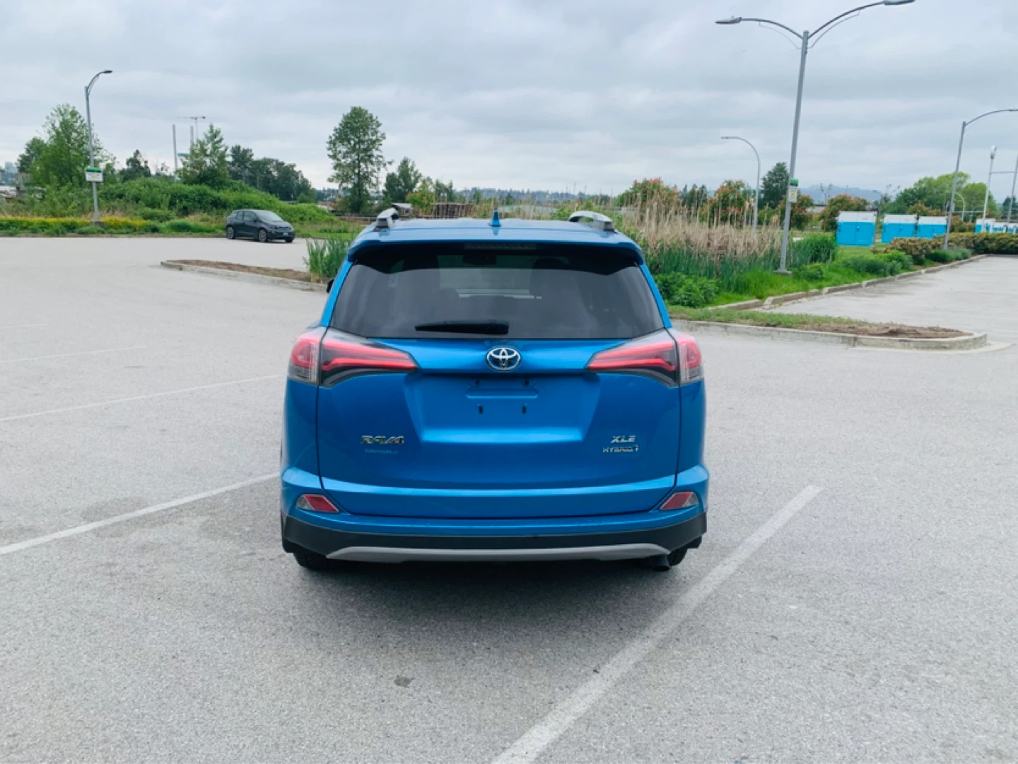 2017 Blue Toyota RAV4 Hybrid XLE - photo 3