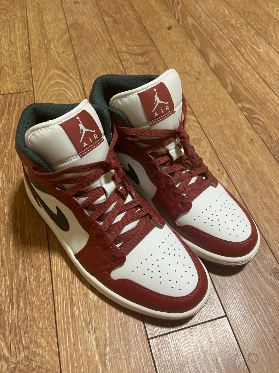 Air Jordan 1 Mid SE Sail/Midnight Green Size 9 - photo 2