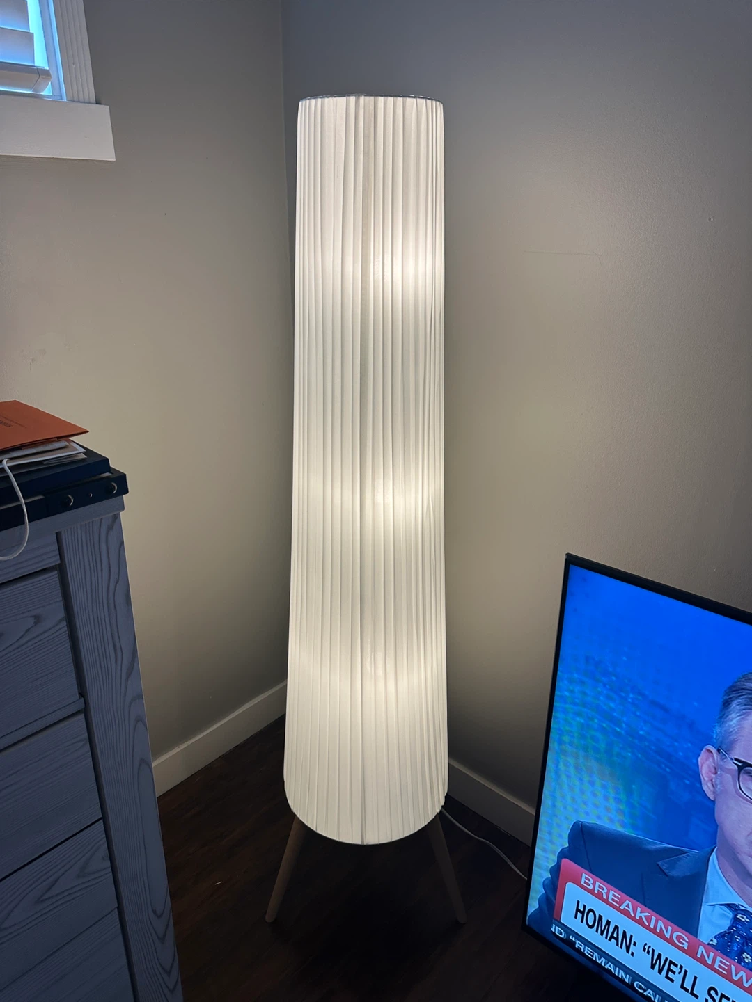 White Pleated Floor Lamp with Wooden Legs 5”5 in height - photo 3