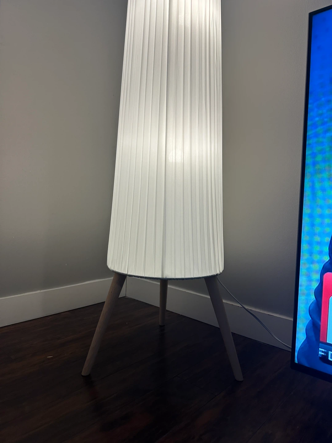 White Pleated Floor Lamp with Wooden Legs 5”5 in height - photo 2