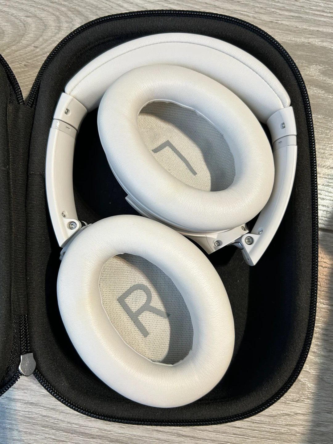 Bose QuietComfort 45 Noise Cancelling Headphones - White - photo 3