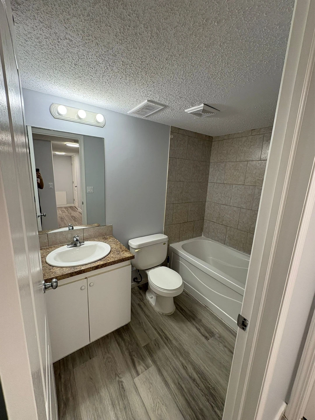 2 bedrooms basement available for rent , Utilities included