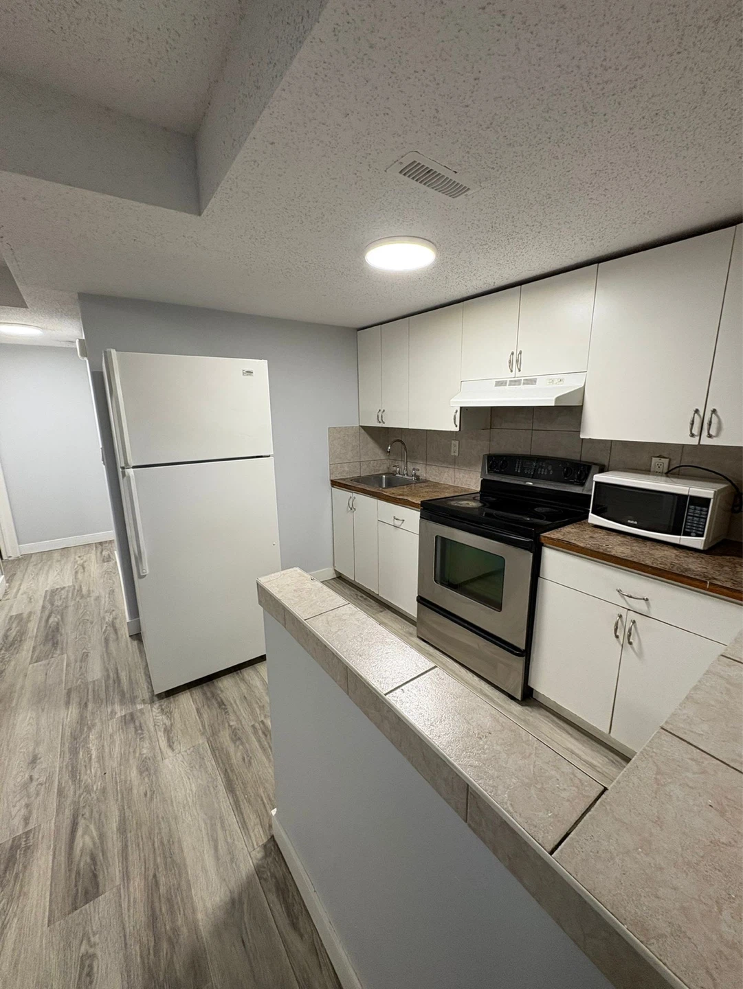2 bedrooms basement available for rent , Utilities included - photo 4