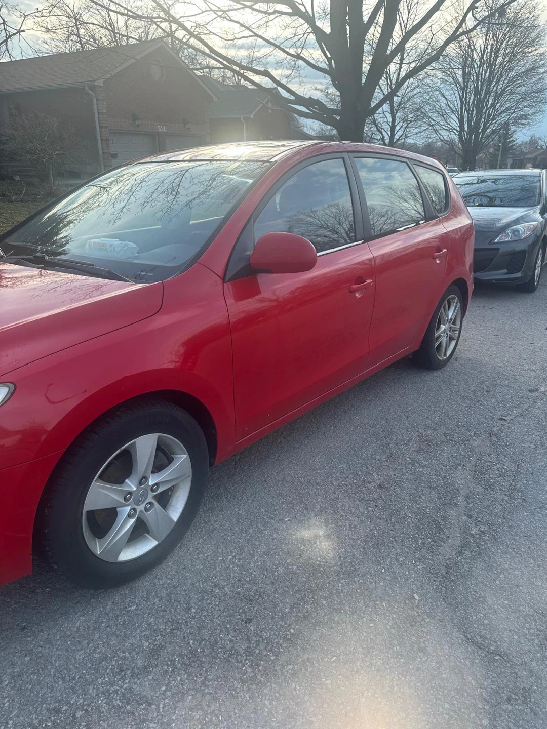 Red Hyundai Elantra Touring - photo 4