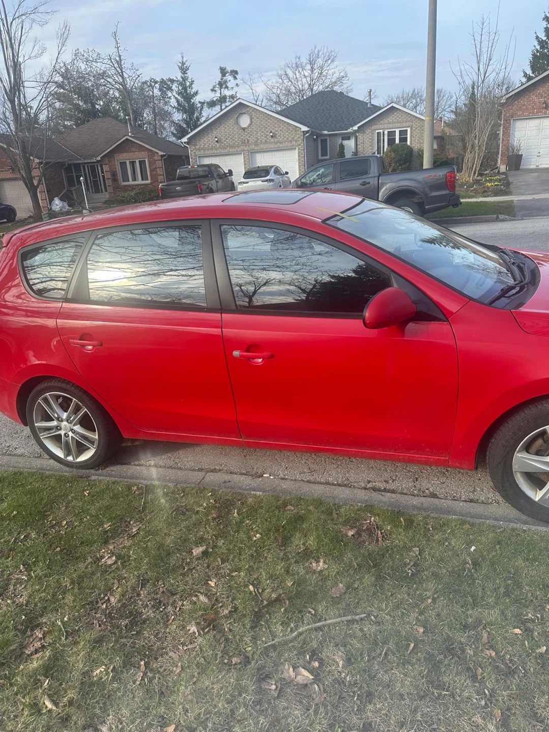 Red Hyundai Elantra Touring - photo 2