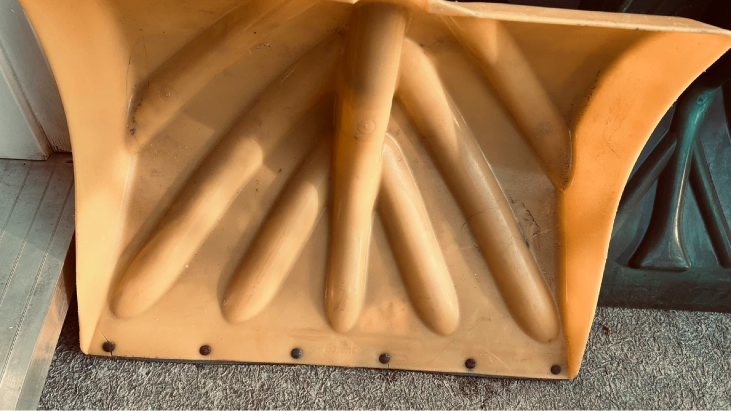 Snow Shovels – 3 Different Sizes – Good Condition - photo 2